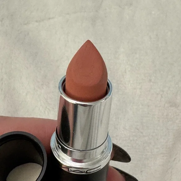 🌺MAC Cosmetics Silky Matte Lipstick - Honey Love - Picture 5 of 8
